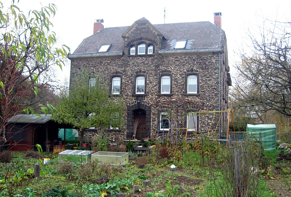 Das 1903 erbaute Wohngebäude des Schuwerackerhofs auf dem Cochem-Conder Berg (2012).