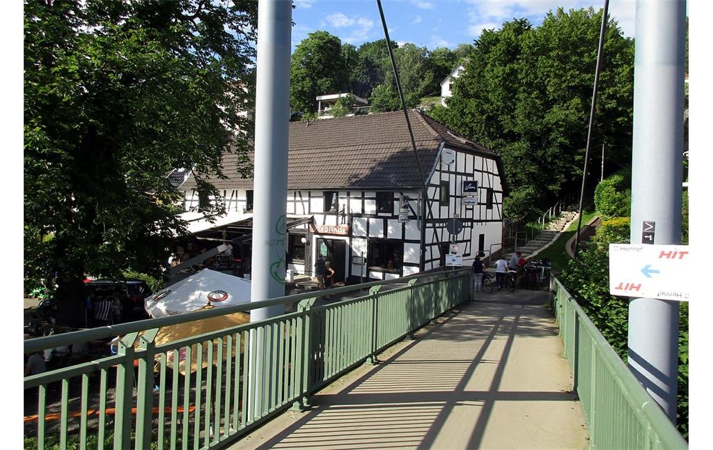 Die Siegbrücke und das Ausflugslokal "Sieglinde" bei Hennef-Weingartsgasse (2016).