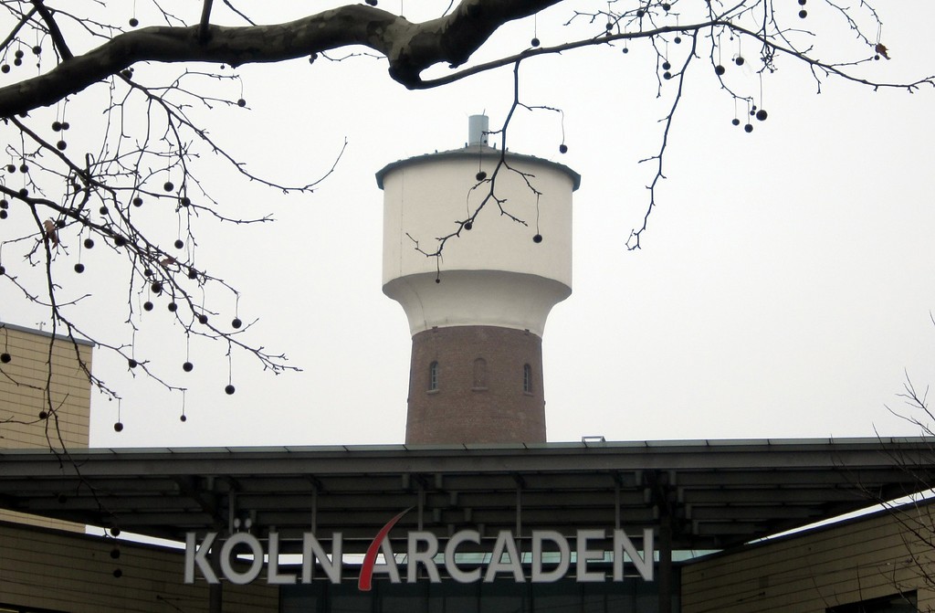 Wasserturm der ehemaligen Chemischen Fabrik Kalk hinter dem Einkaufszentrum "Köln Arcaden" in der Kalker Hauptstraße (2012)