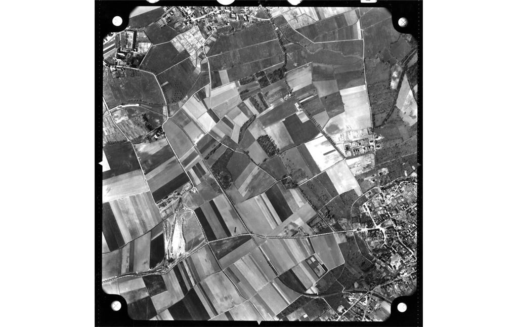 Braunkohlentagebau Grube Victor, Luftbild von 1954. Zülpich ist rechts unten zu erkennen.