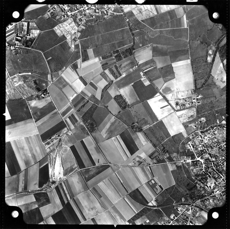 Braunkohlentagebau Grube Victor, Luftbild von 1954. Zülpich ist rechts unten zu erkennen.