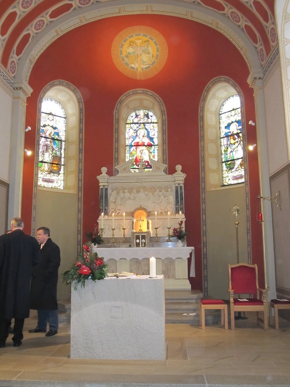 Filialkirche St. Agatha in Bongard (2009): Der Chorraum nach der Renovierung.