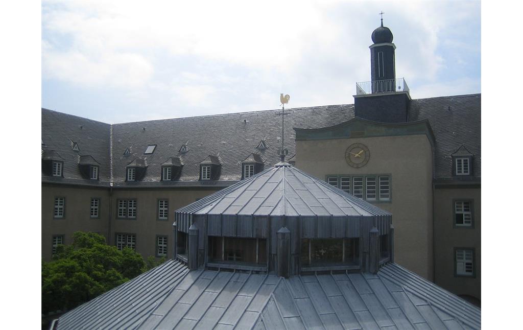 Kardinal-Schulte-Haus in Bensberg, Dach der Edith Stein Kapelle