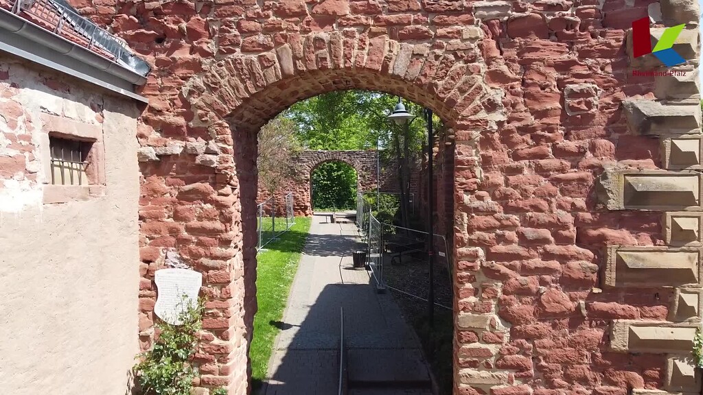 Kamerafahrt durch das alte Schloss Bretzenheim (2022)