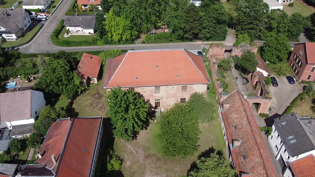 Video mit Drohnenflug über dem Schloss Bretzenheim in der Kirchstraße 2 in Bretzenheim (2022)