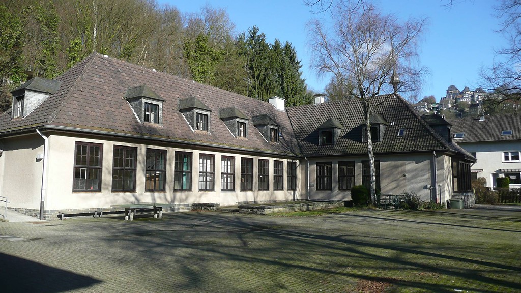 Ehemalige Grundschule Unterburg, Ansicht von Südwesten (2011)