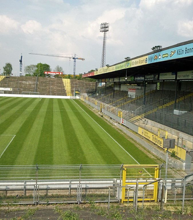 Stadion Alter Tivoli Aachen während der Abriss- und Rückbauarbeiten im April 2011