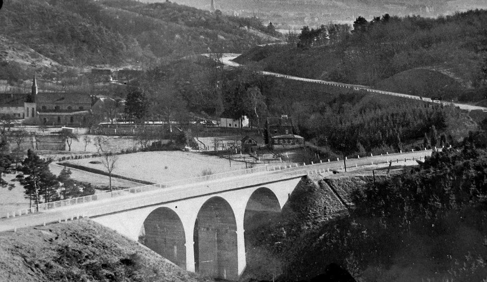 Wahnbachtalstraße und Ummigsbachtalbrücke. Mit Blick auf Kloster Seligenthal (1927)