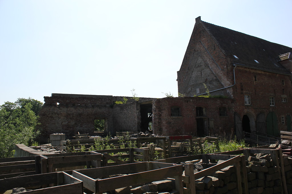 Reste des ehemaligen Brauereigebäudes (Porthaus) des Schlosses Diersfordt (2012)
