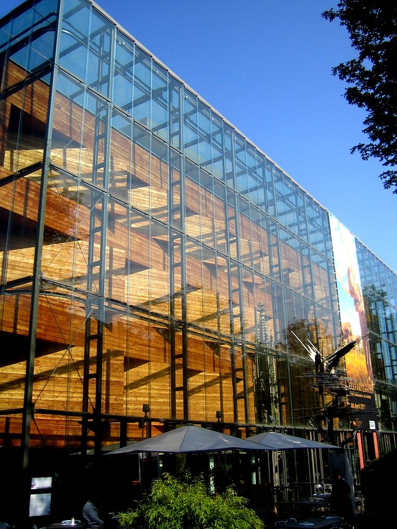 LVR-LandesMuseum Bonn, Vorderansicht in der Colmantstraße (2011)