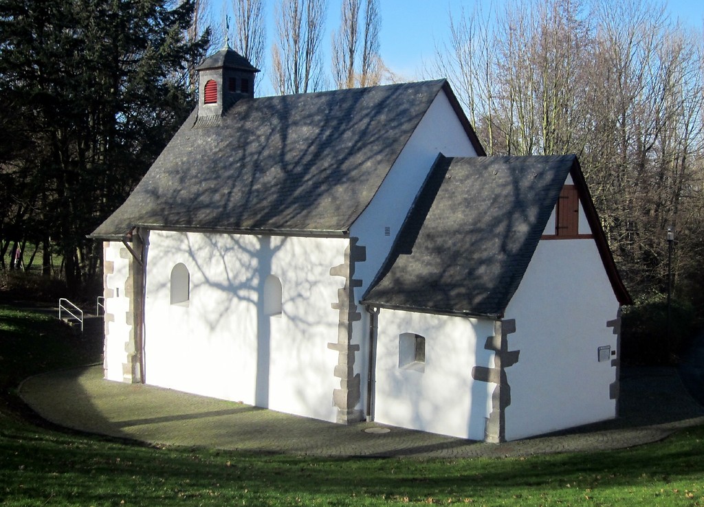 Nikolauskapelle (ehemalige Markuskapelle) in Königswinter-Heisterbacherrott in südlicher Ansicht (2014)