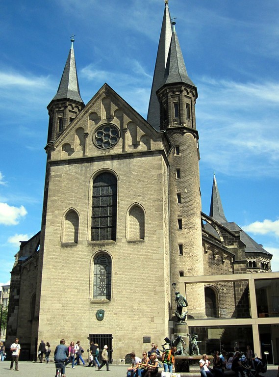 Cassiusstift (Münster in Bonn), Ansicht der Stiftskirche von Westen (2011)
