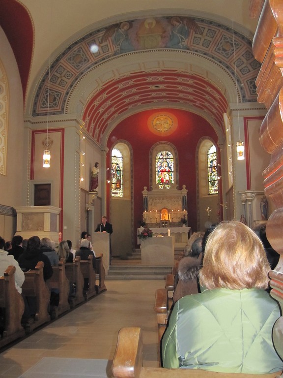 Filialkirche St. Agatha in Bongard (2009): Das Innere der Kirche mit dem Chorraum nach der Renovierung.