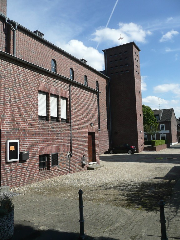 Katholische Pfarrkirche Heilig Geist in Wegberg-Tüschenbroich (2012)
