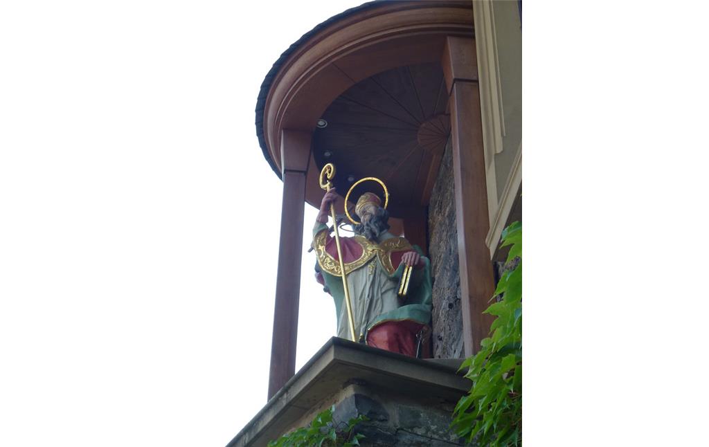 Der Heilige Nikolaus (2016): Die Figur ist Teil der Doppelfigur mit dem Heiligen Nepomuk und ist am Haus Gertrum in Oberwesel angebracht.