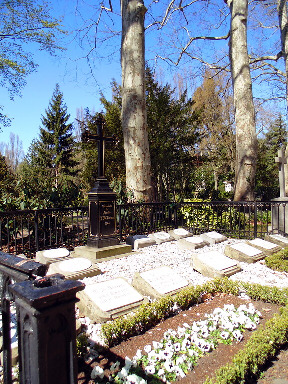 Grabstätte der Destillateursfamilie Farina auf dem Friedhof Melaten (2020)