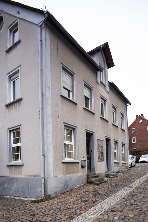 Seitenansicht der Töpferei Schilz in der Brunnenstraße 8 in Höhr-Grenzhausen (2020).