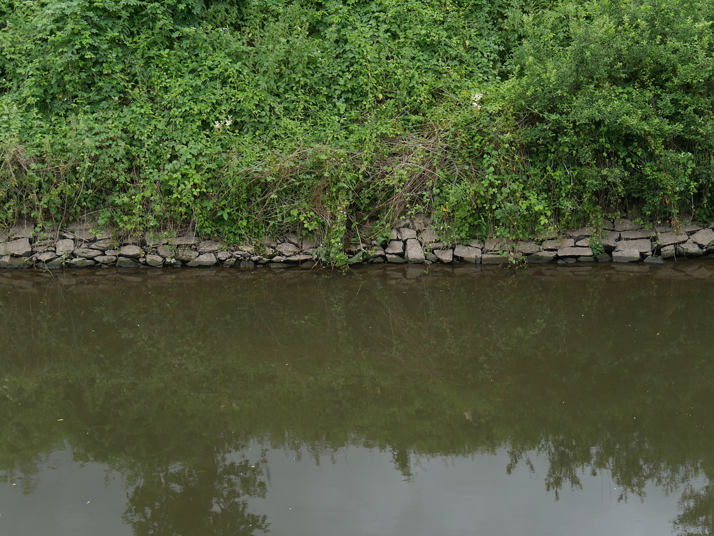 Uferverbau des Kanals der Schleuse Fürfurt bei Villmar (2017)