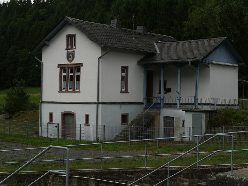 Ostseite des Schleusenwärterhauses der Schleuse Fürfurt bei Villmar (2017)