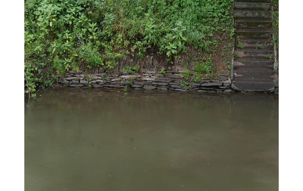 Uferbefestigung des Kanals der Schleuse Runkel (2017)