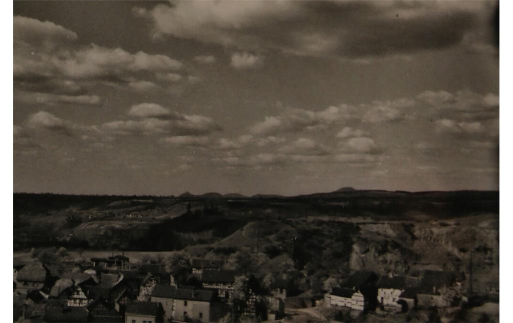 Blick auf die Ortsgemeinde Dattenberg (1930er Jahre).