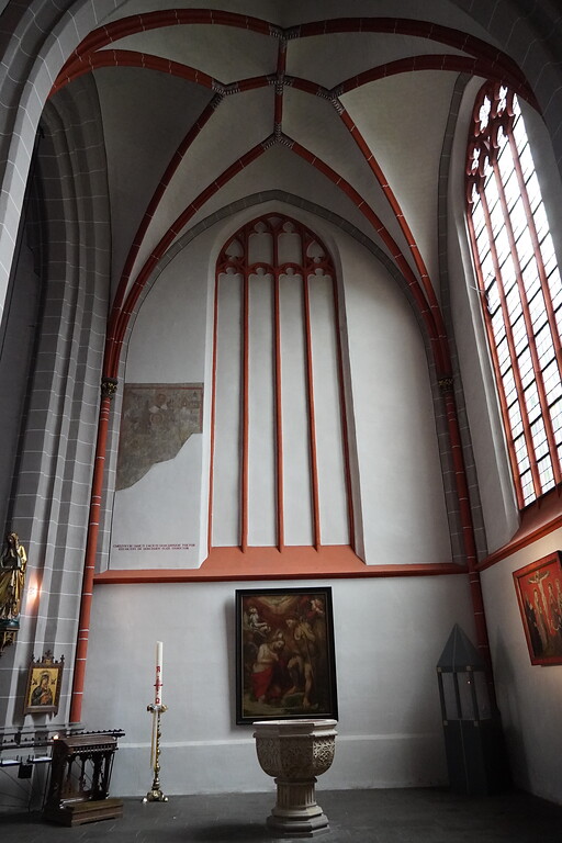 Taufstein in der Wallfahrtskirche Sankt Peter und Paul in Kranenburg (2021)
