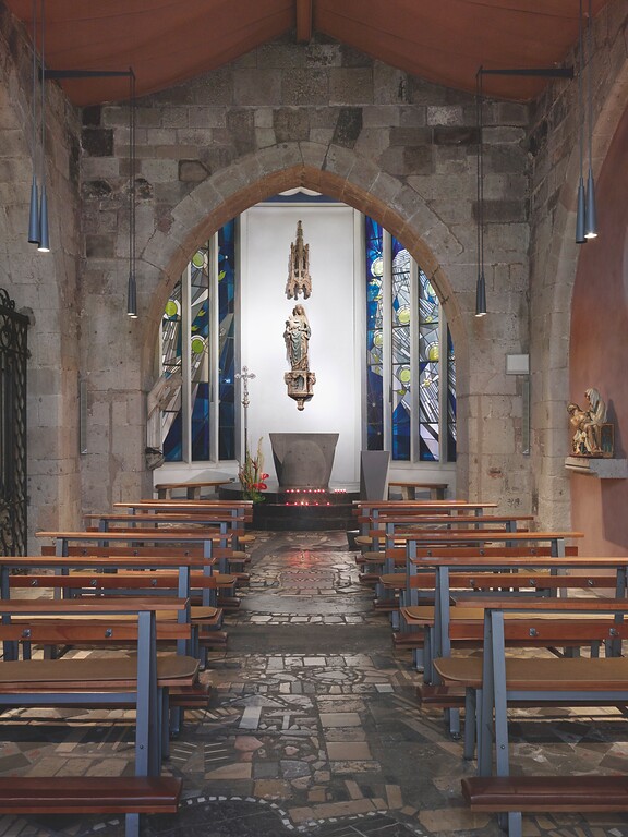 Blick in das Langhaus der Kapelle "Madonna in den Trümmern". Am Ende befindet sich das Oktogon mit der namensgebenden Marienfigur mit Jesuskind (2011).
