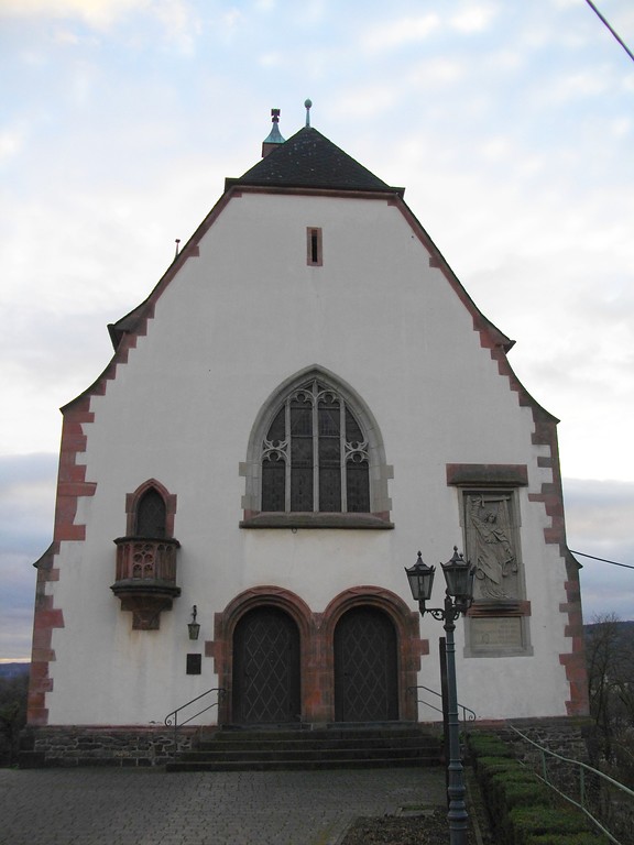 Die katholische Allerheiligenkapelle auf dem Allerheiligenberg in Niederlahnstein von Nordosten aus gesehen (2008)