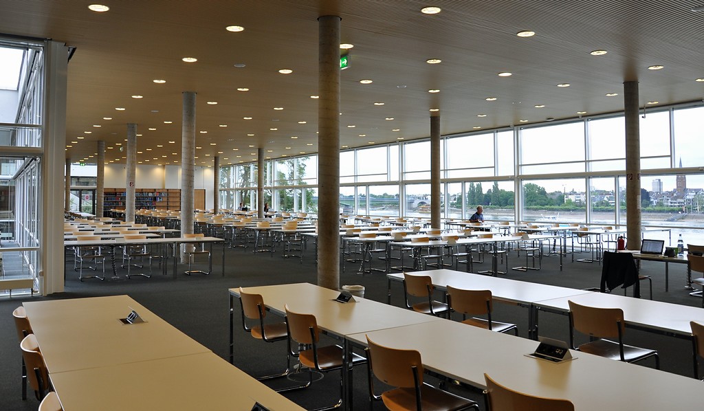 Ansicht des Lesesaals der Universitäts- und Landesbibliothek Bonn (2017).