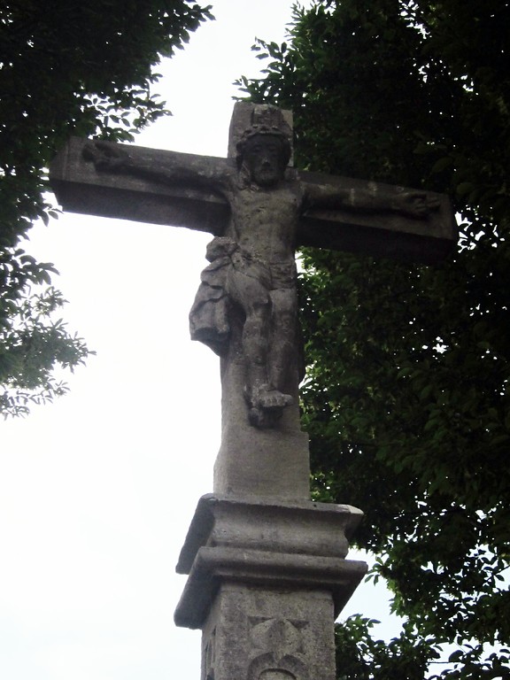 Christusfigur am Kreuz an der Ecke Ritterstraße / Bachstraße in Efferen (2013).