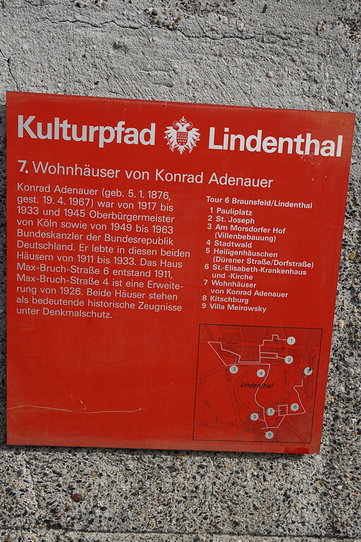Informationsschild an der ehemaligen Villa Konrad Adenauers und Familie in Köln-Lindenthal (2020)