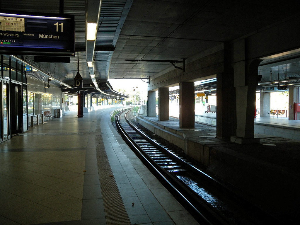Ein Gleis im unteren Bereich des Bahnhofs Messe/Deutz in Köln-Deutz (2011).