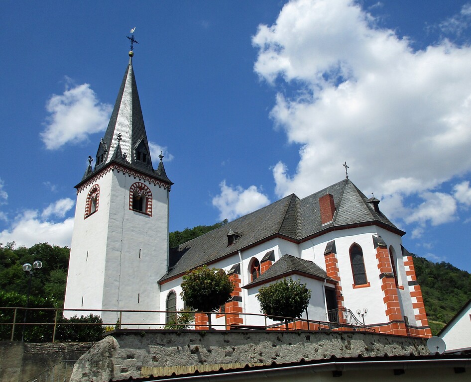 Die Pfarrkirche St. Luzia im staatlich anerkannten Erholungsort Löf an der Mosel (2020).