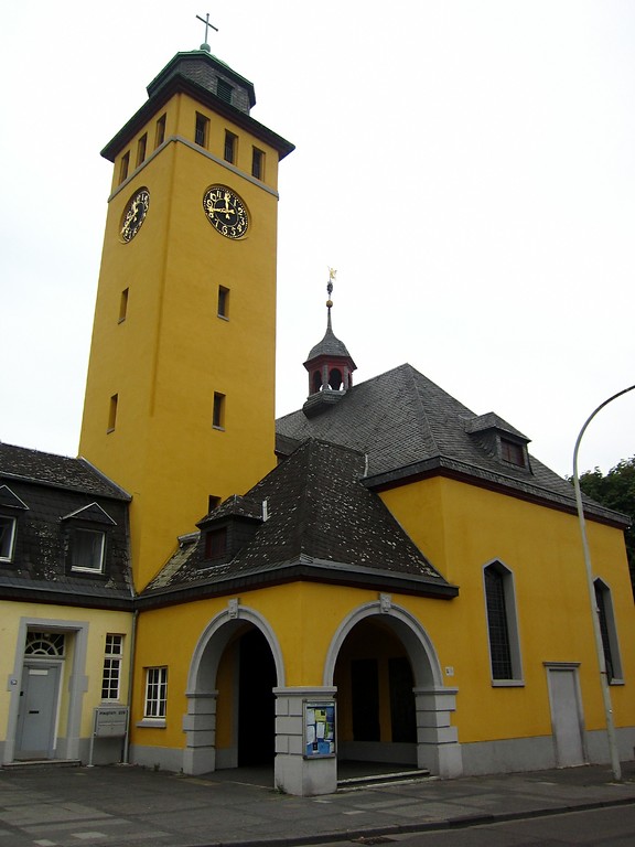 Evangelische Kirche in Frechen aus westlicher Richtung (2013)