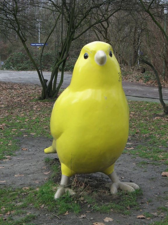 Der Katernberger Kanarienvogel, Symbol für den Bergbau in Katernberg am dortigen Meybuschhof (2011).