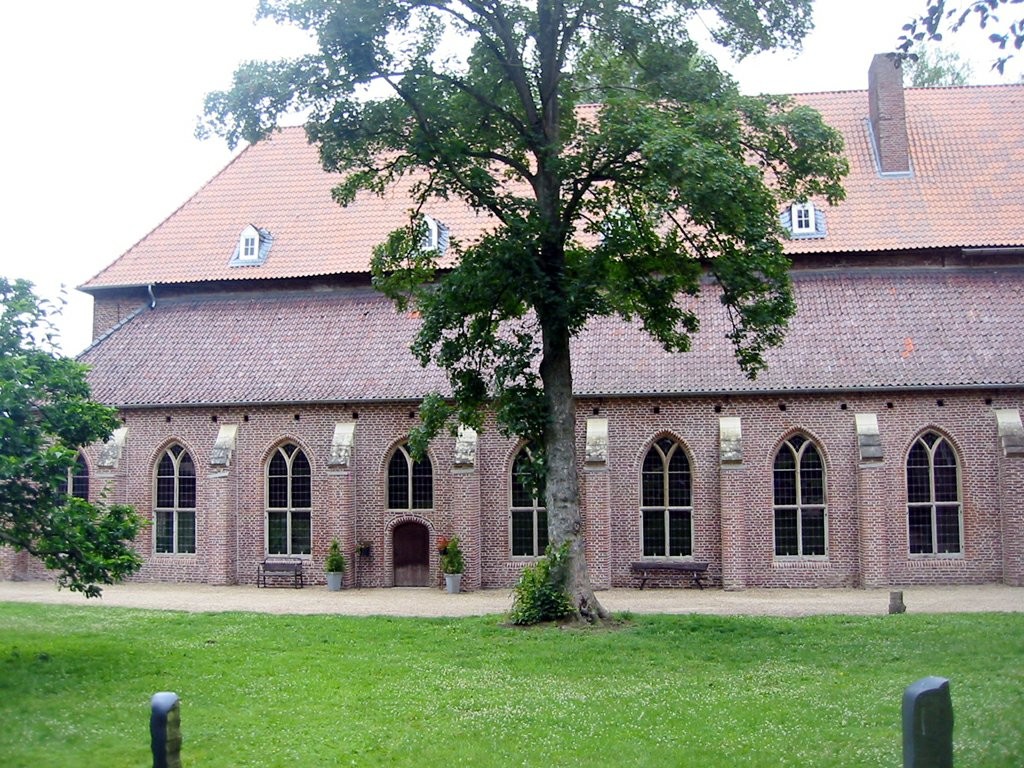 Aus Backstein gemauerter Kreuzgang am ehemaligen Zisterzienserinnenkloster Graefenthal an der Niers (2009)