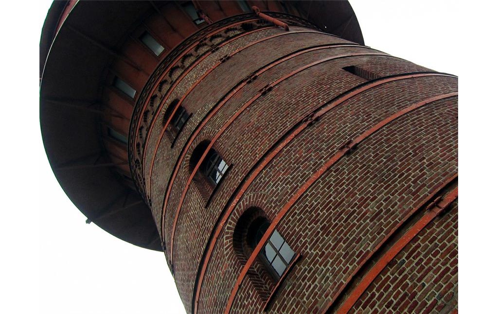 Die heute als Wohnungen genutzten Geschosse des Frechener Wasserturms (2013).