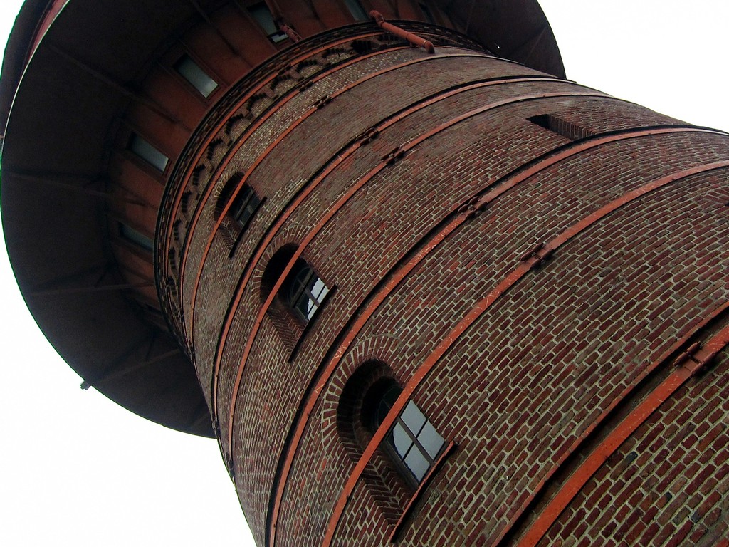 Die heute als Wohnungen genutzten Geschosse des Frechener Wasserturms (2013).