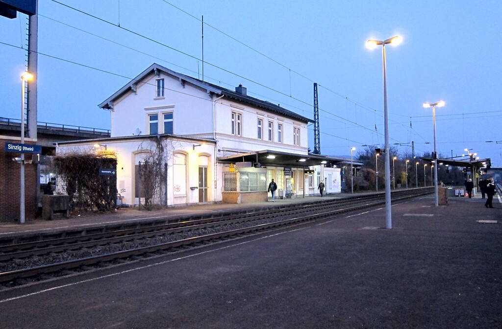 Empfangsgebäude des Bahnhofs Sinzig (2014)