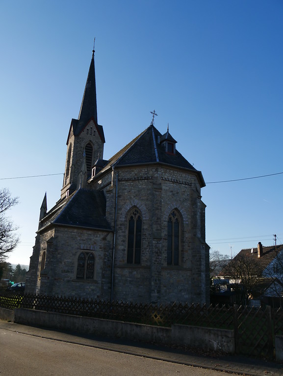 Ostseite der evangelischen Gustav-Adolf-Kirche in Dörrebach (2016).