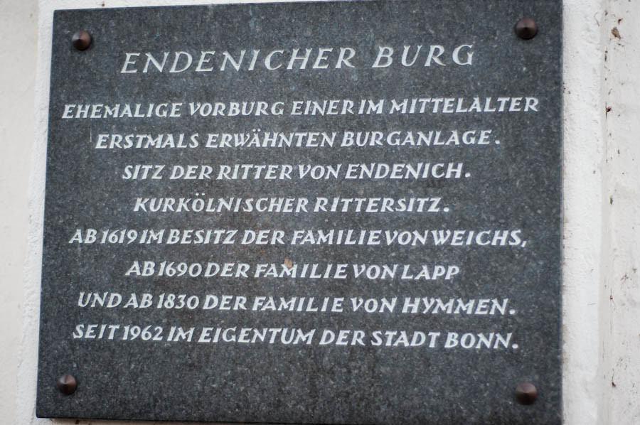 Schild am Eingangsbereich der Burg Endenich