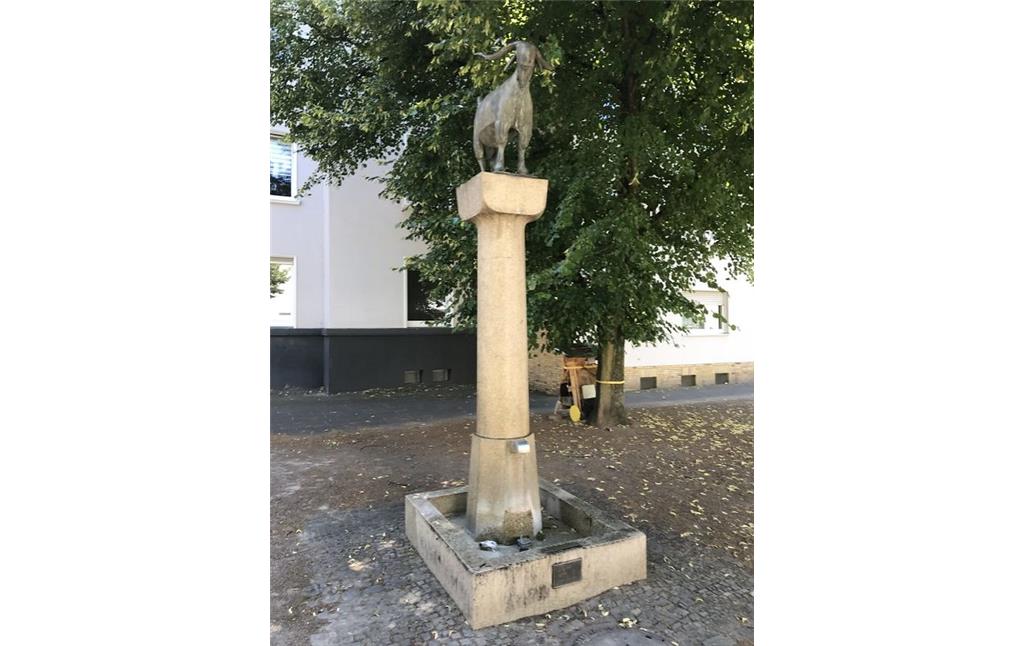 Das Kleindenkmal "Deutzer Bock" auf dem Platz "Am Düxer Bock" in Köln-Deutz (2018).