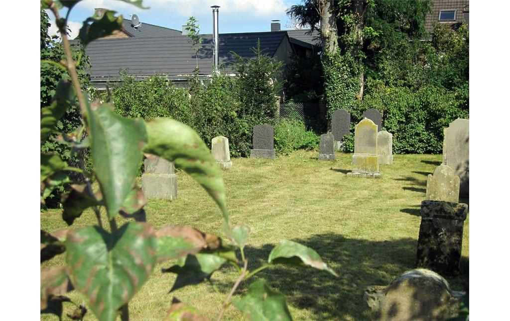Blick auf den jüdischen Friedhof am Kuhweg in Neuss-Grimlinghausen (2014).