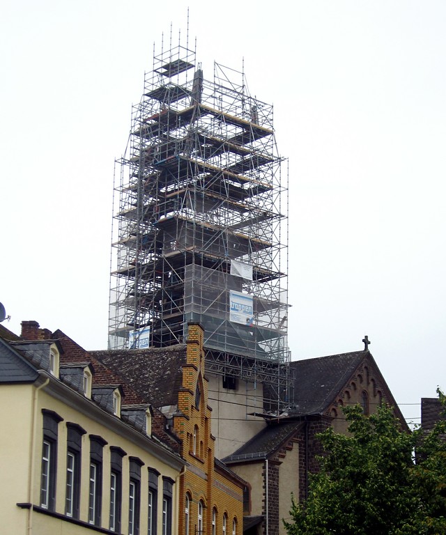 Gerüst am Turmhelm der Pfarrkirche St. Pankratius Kaisersesch (26.07.2013).