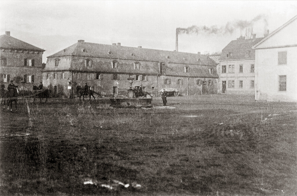 Blick in den alten Hof des Landgestüts Zweibrücken (um 1900)