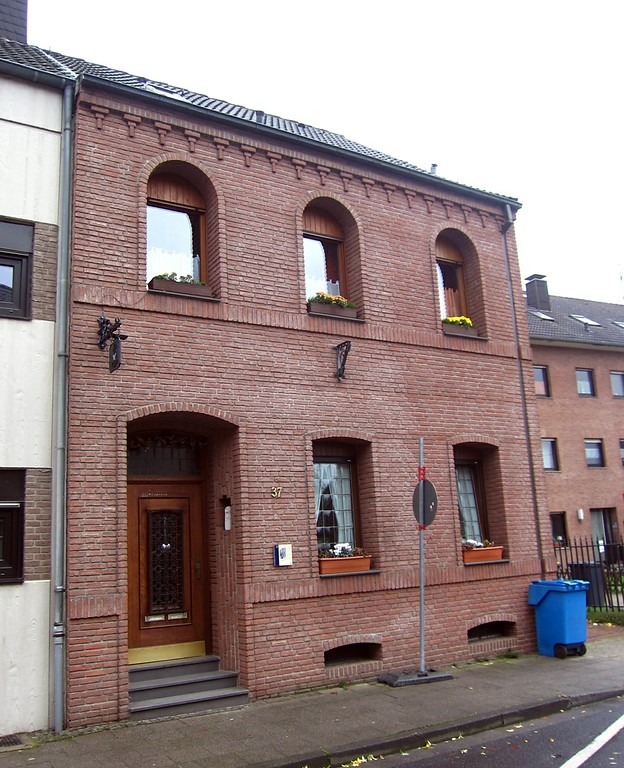 Das Gebäude in der Marienstraße 37 in Krefeld-Fischeln, früher das Bethause der jüdischen Gemeinde (2014).