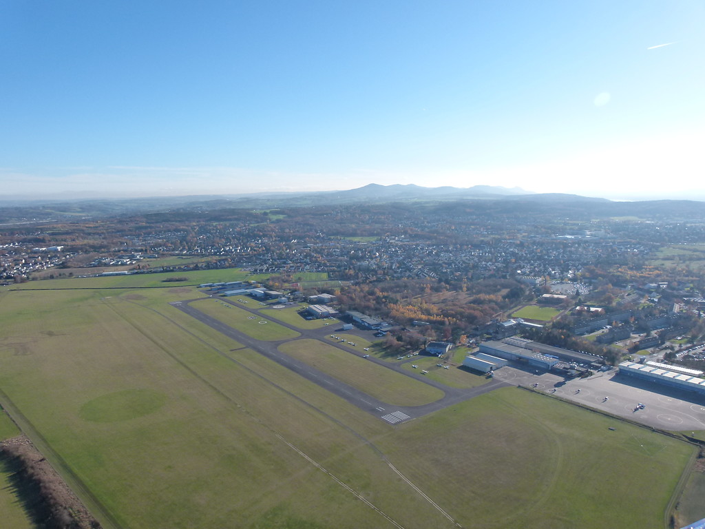 Luftaufnahme des Hangelarer Flugplatzes (November 2011).