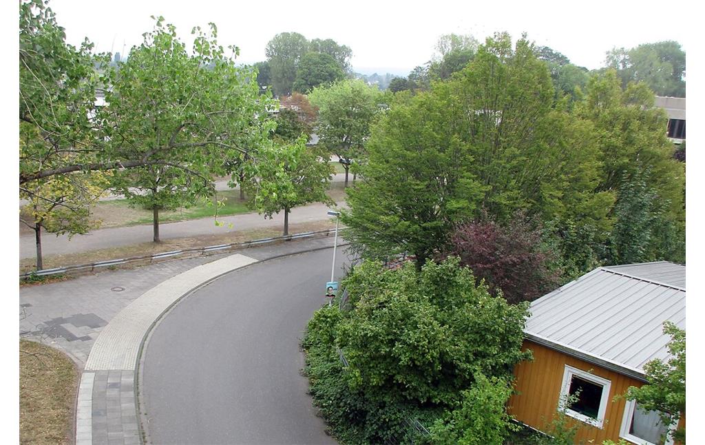 Blick auf die Eduard-Spoelgen-Straße zwischen der Friedrich-Ebert-Brücke und dem Römerbad in Bonn unweit des früheren Standorts des "SABENA-Heliports", des Internationalen Hubschrauber-Flugplatzes in Bonn (2020).