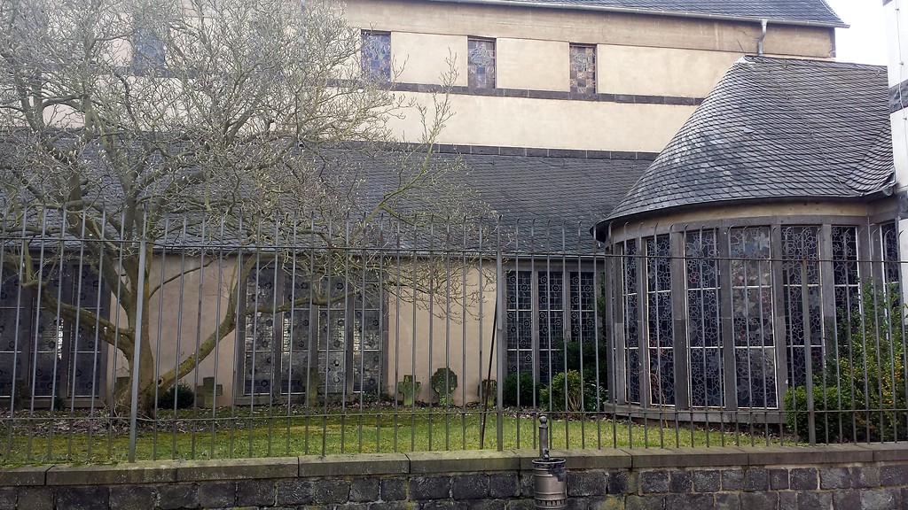 Teilansicht der katholischen Pfarrkirche St. Veit in Mayen (2015).