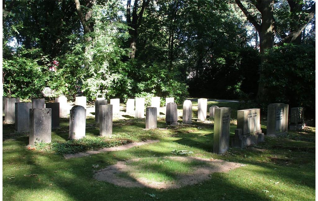 Gräberfeld des neuen jüdischen Friedhofs auf dem Waldfriedhof in Duisburg (2016).